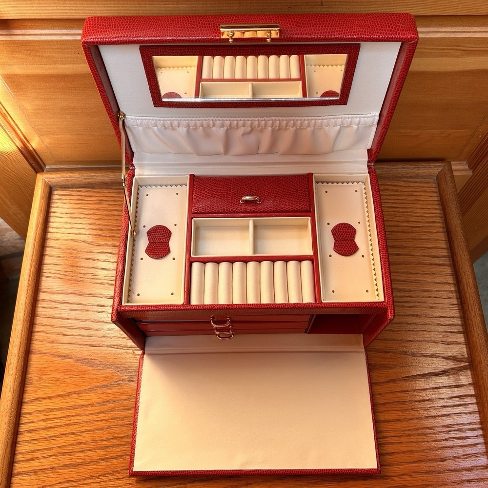 Wolf Heritage Red Med Travel Jewelry Box Lock Key Minimalist Quiet Luxury Preppy